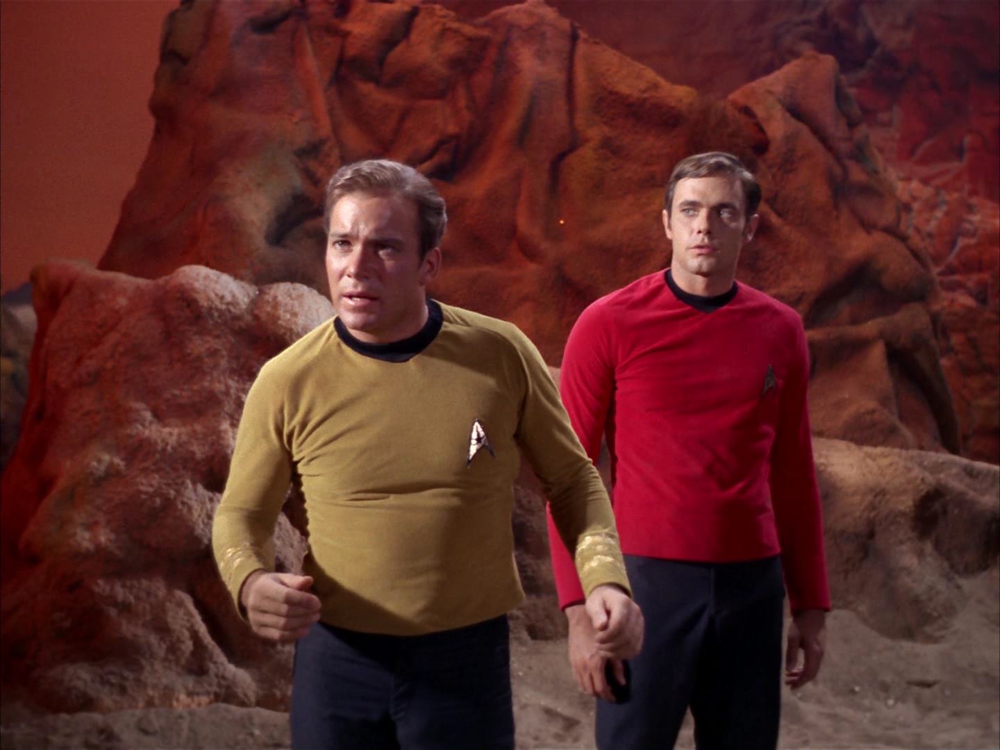 ariane179254_StarTrek_2x13_Obsession_3161.jpg