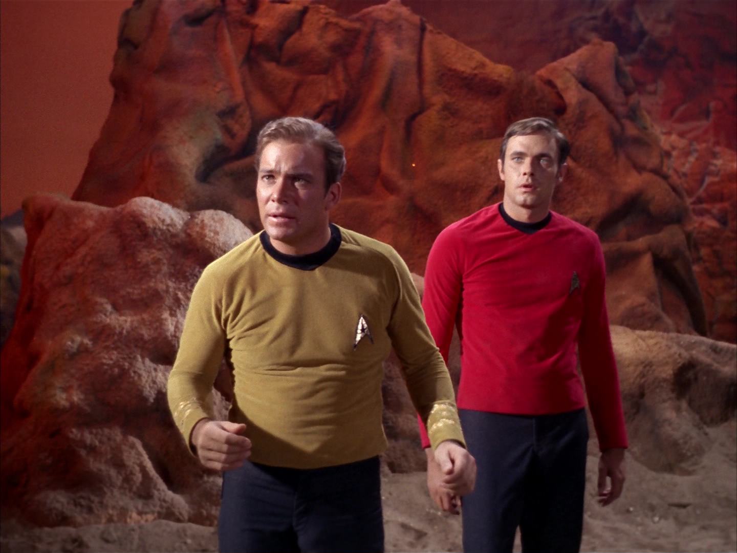 ariane179254_StarTrek_2x13_Obsession_3162.jpg