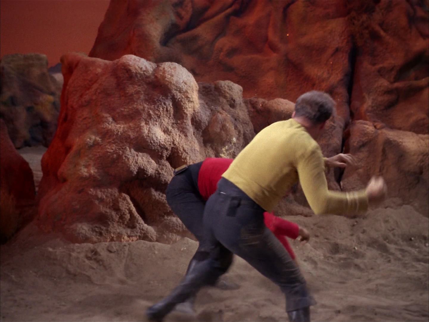 ariane179254_StarTrek_2x13_Obsession_3172.jpg