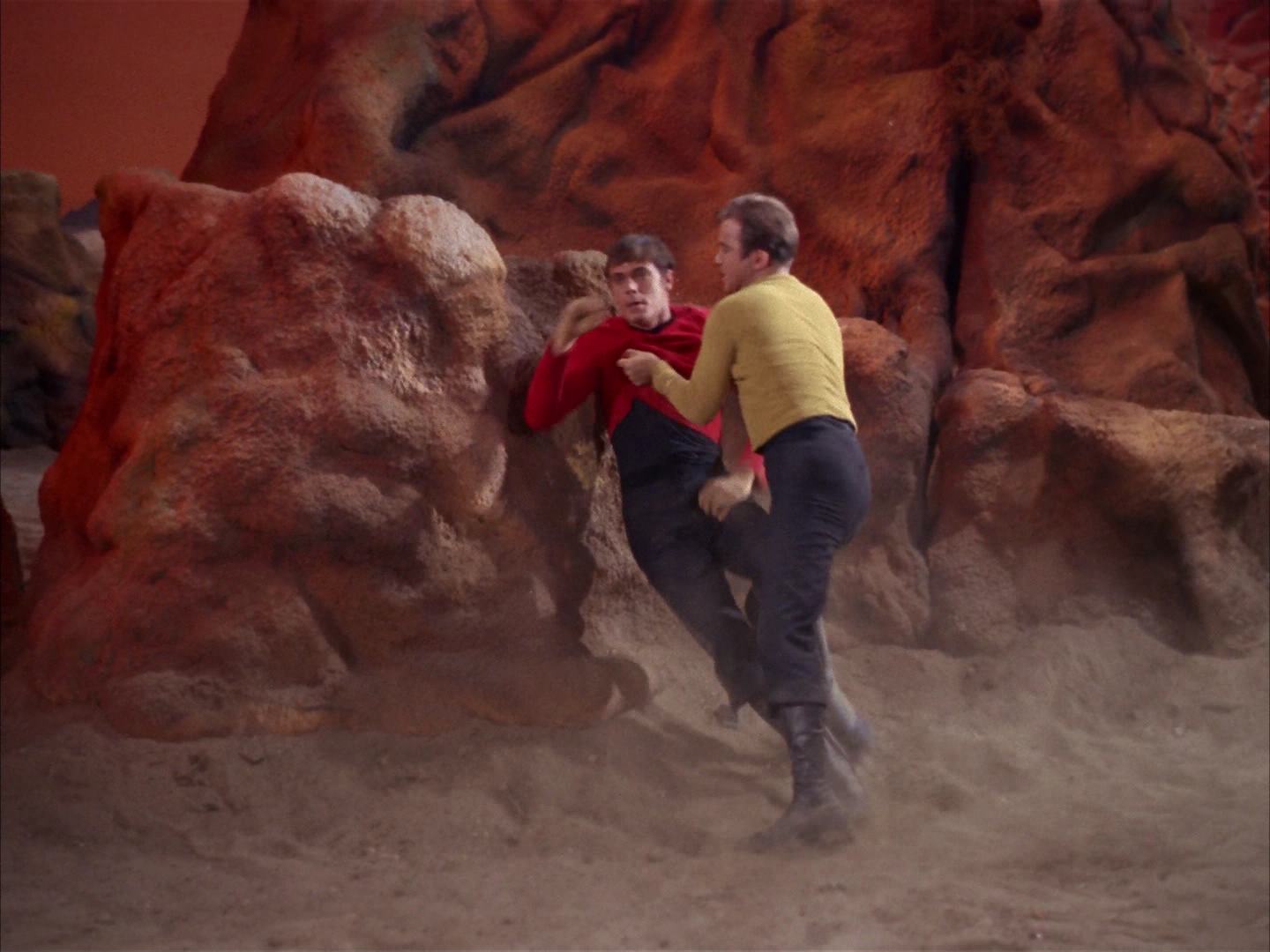 ariane179254_StarTrek_2x13_Obsession_3176.jpg