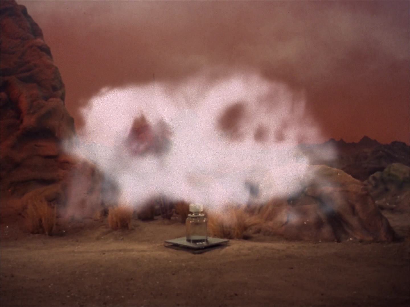 ariane179254_StarTrek_2x13_Obsession_3211.jpg