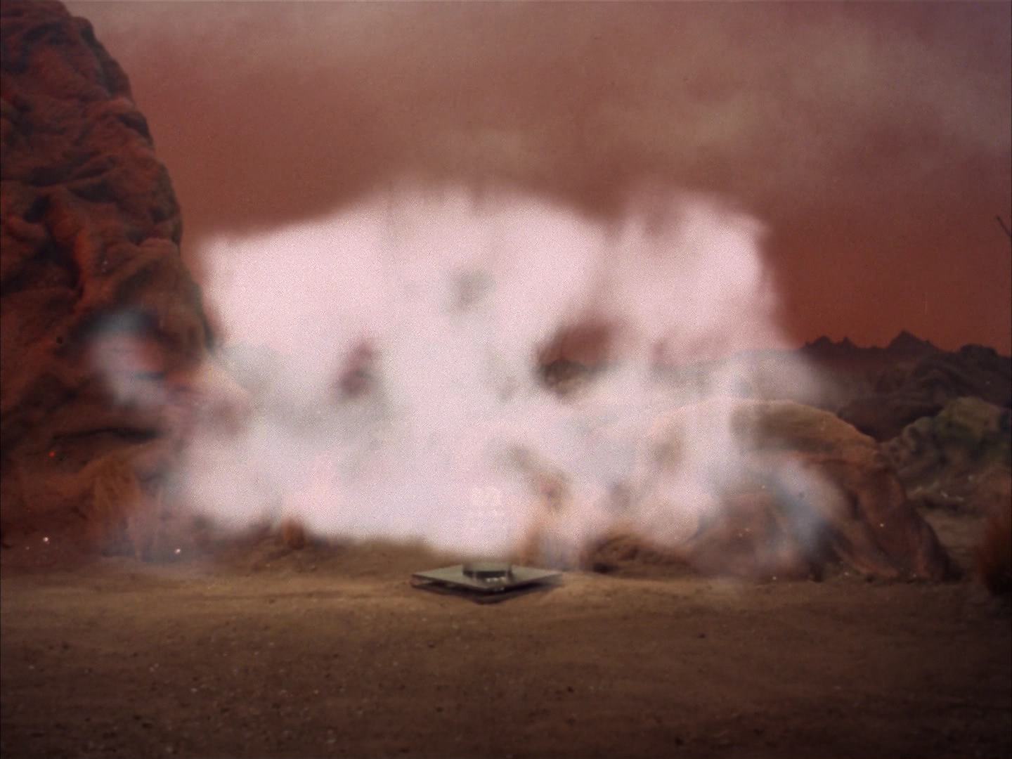 ariane179254_StarTrek_2x13_Obsession_3212.jpg