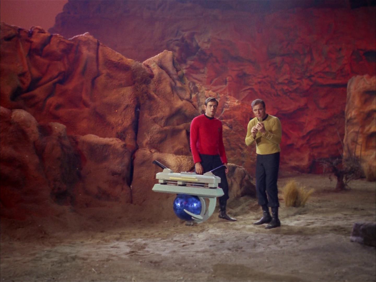 ariane179254_StarTrek_2x13_Obsession_3221.jpg