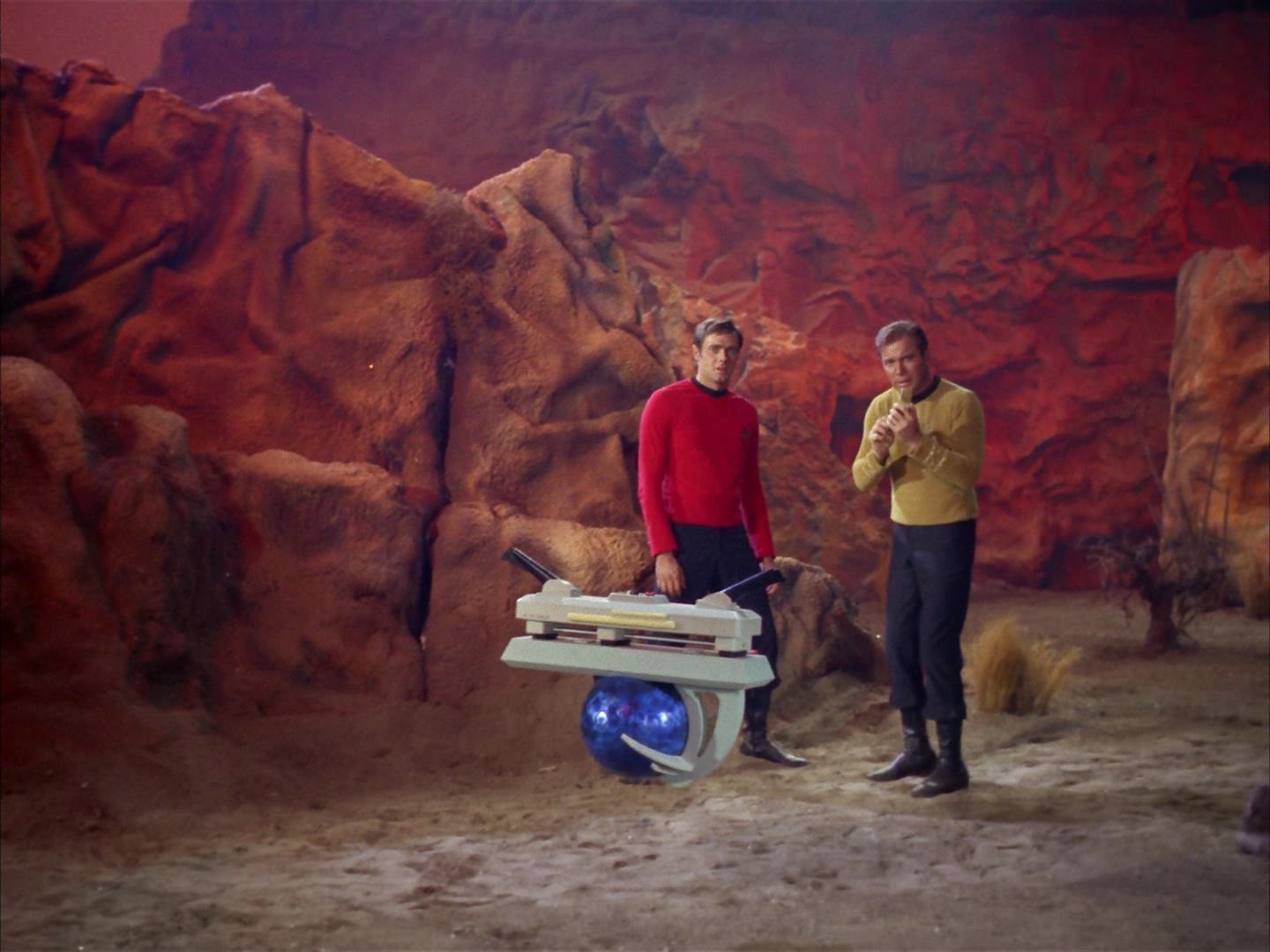ariane179254_StarTrek_2x13_Obsession_3224.jpg
