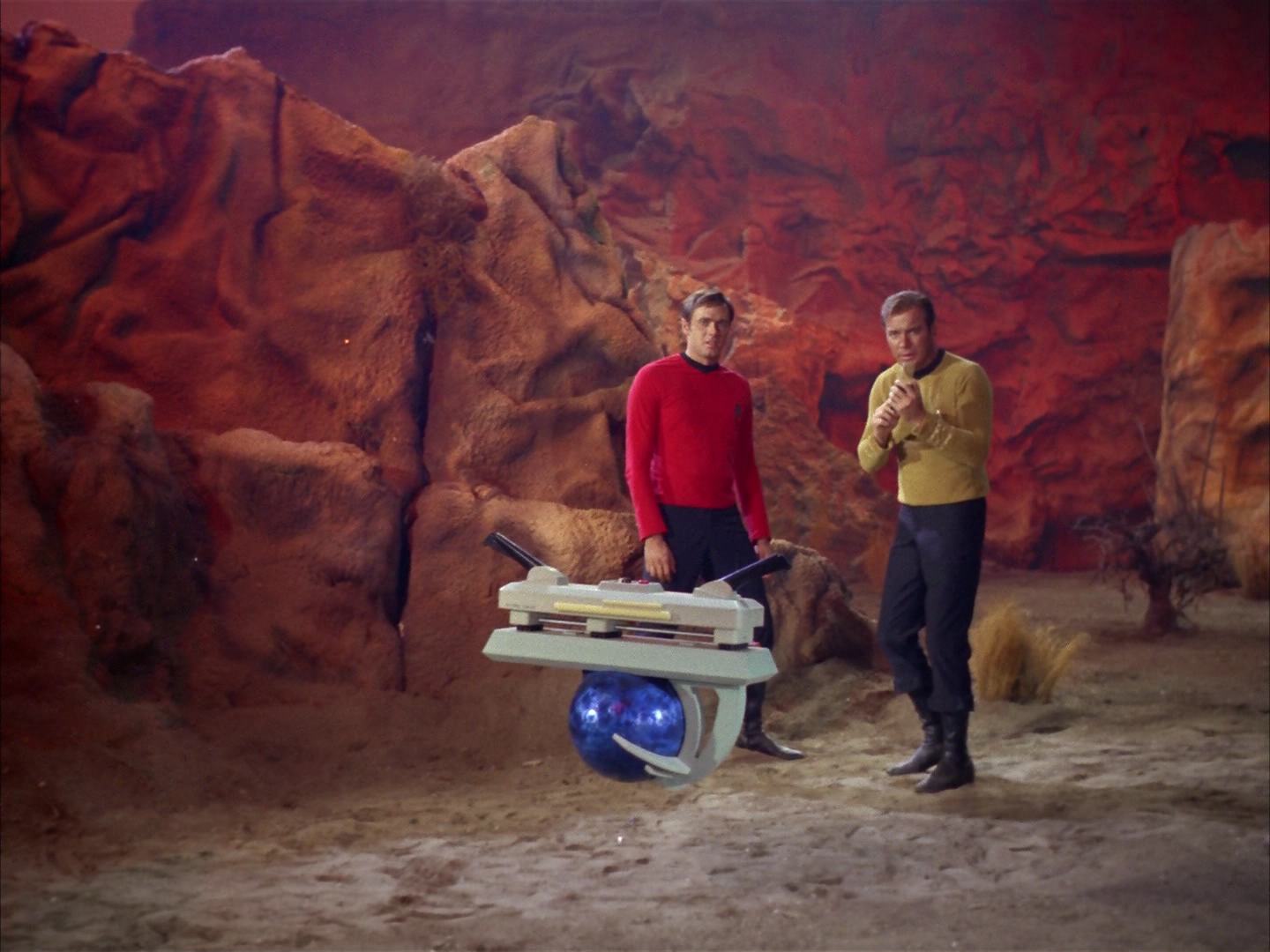 ariane179254_StarTrek_2x13_Obsession_3226.jpg