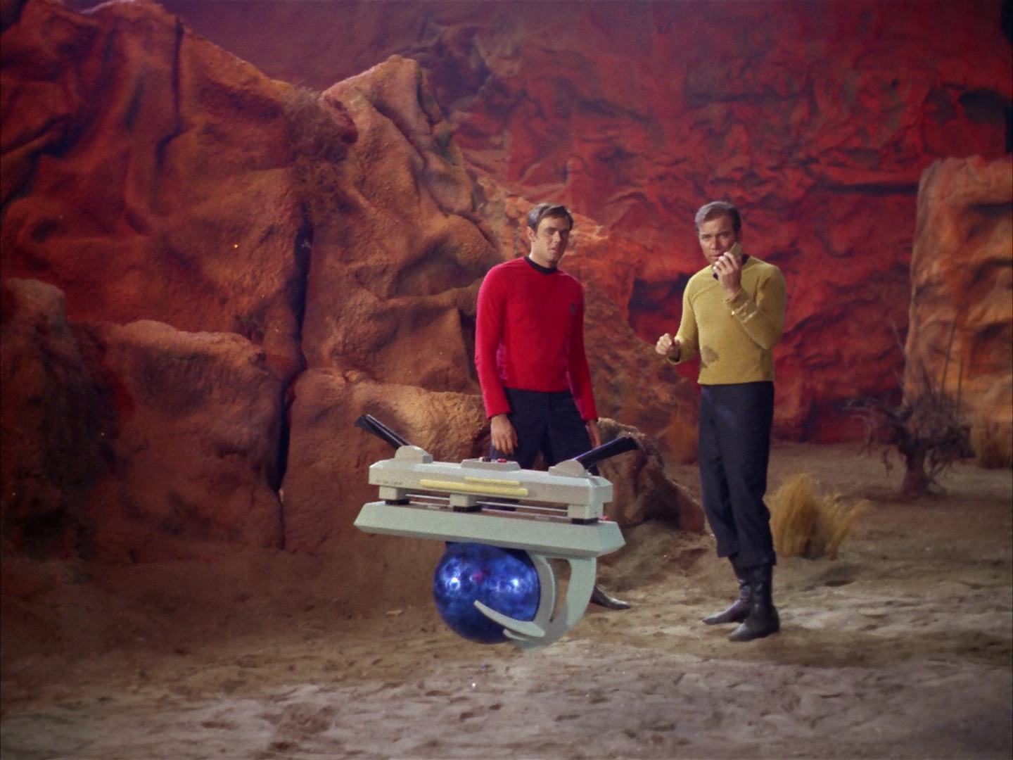 ariane179254_StarTrek_2x13_Obsession_3229.jpg