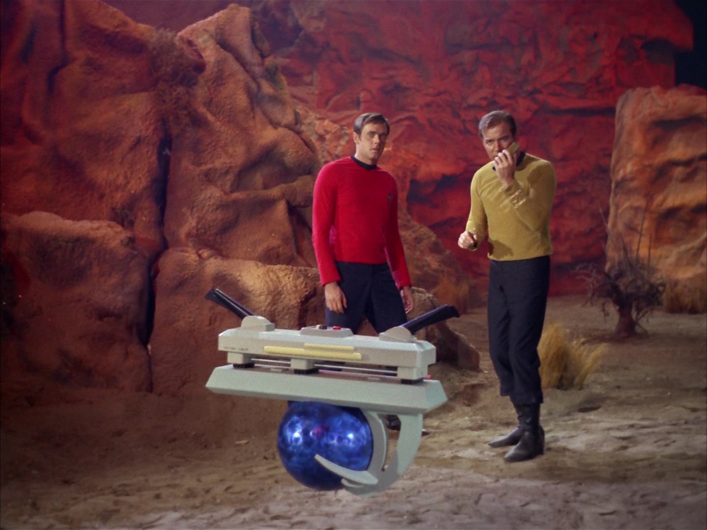 ariane179254_StarTrek_2x13_Obsession_3234.jpg