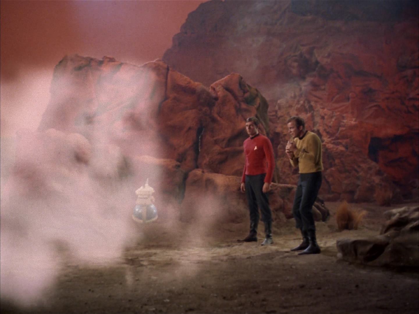 ariane179254_StarTrek_2x13_Obsession_3238.jpg