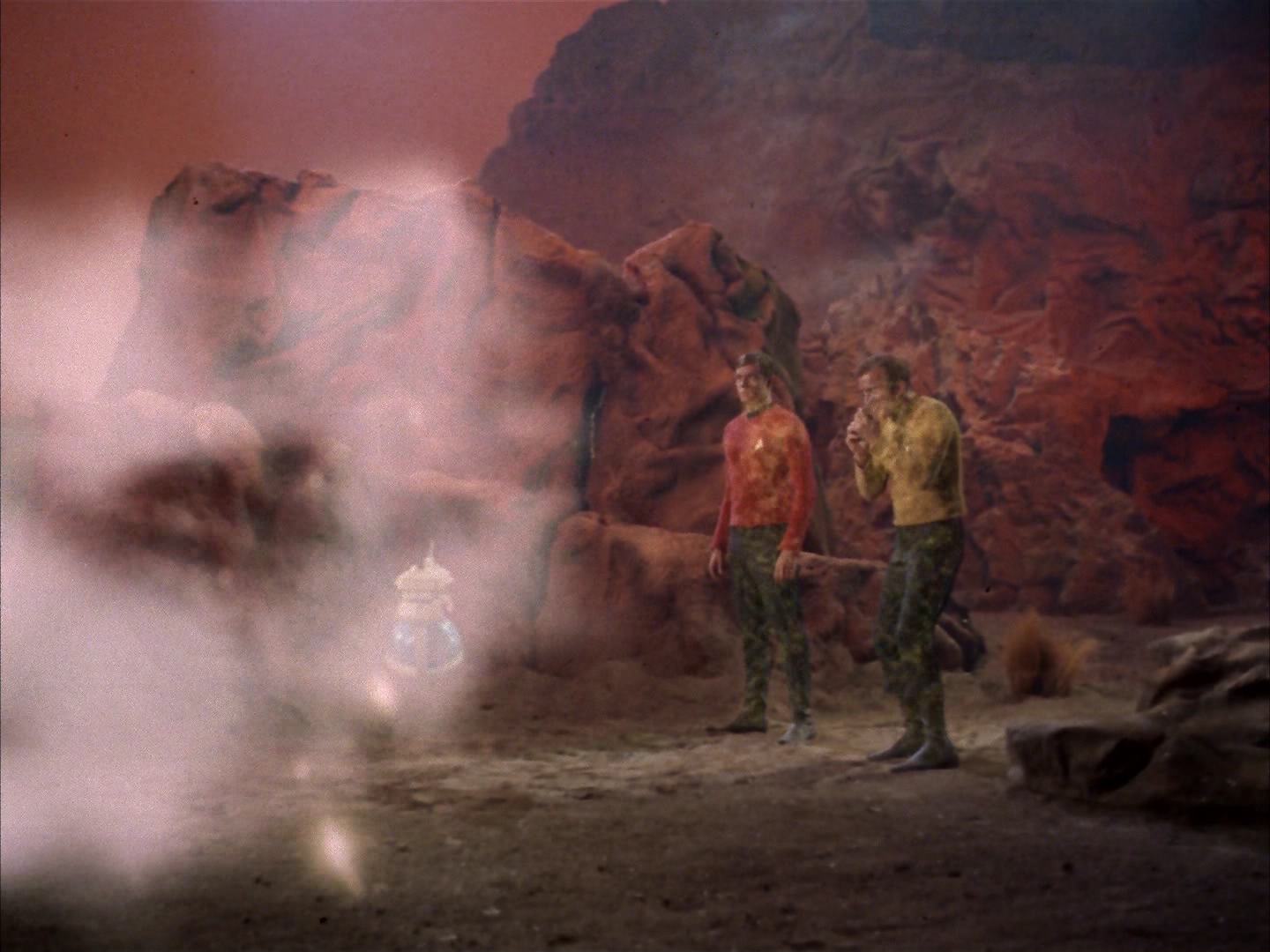 ariane179254_StarTrek_2x13_Obsession_3243.jpg