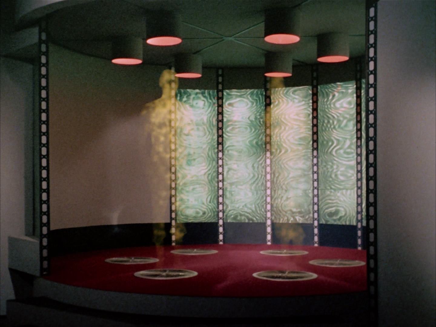 ariane179254_StarTrek_2x13_Obsession_3250.jpg