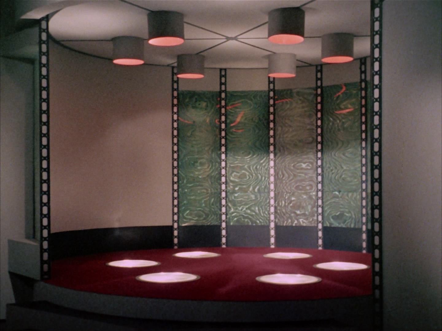 ariane179254_StarTrek_2x13_Obsession_3264.jpg
