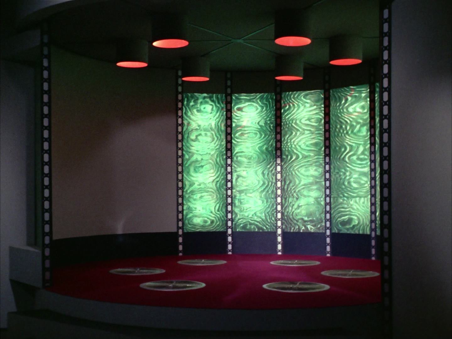 ariane179254_StarTrek_2x13_Obsession_3280.jpg