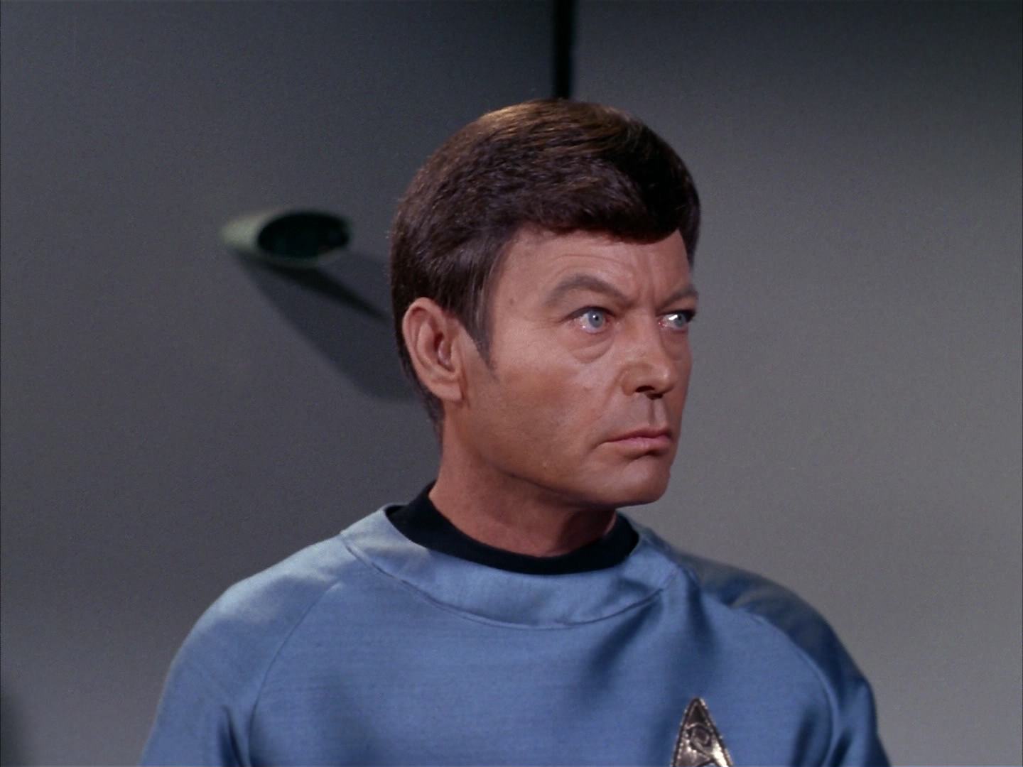ariane179254_StarTrek_2x13_Obsession_3285.jpg