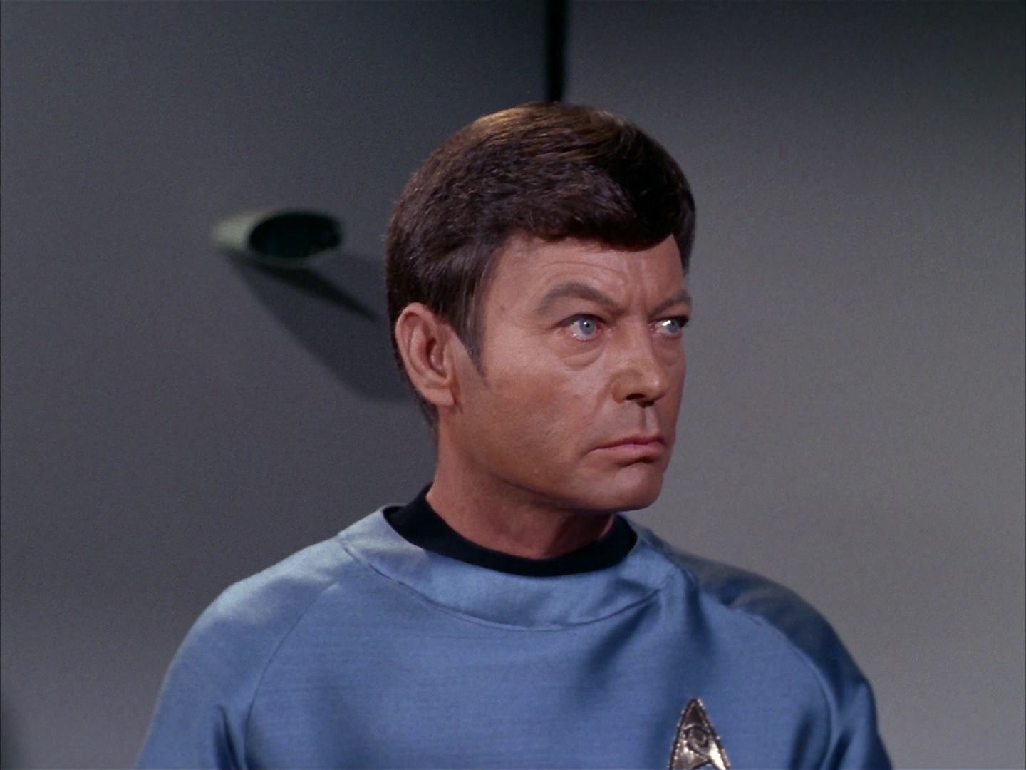 ariane179254_StarTrek_2x13_Obsession_3286.jpg