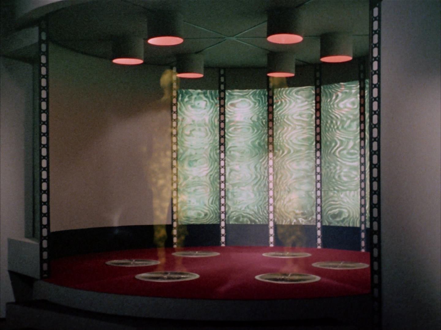 ariane179254_StarTrek_2x13_Obsession_3293.jpg