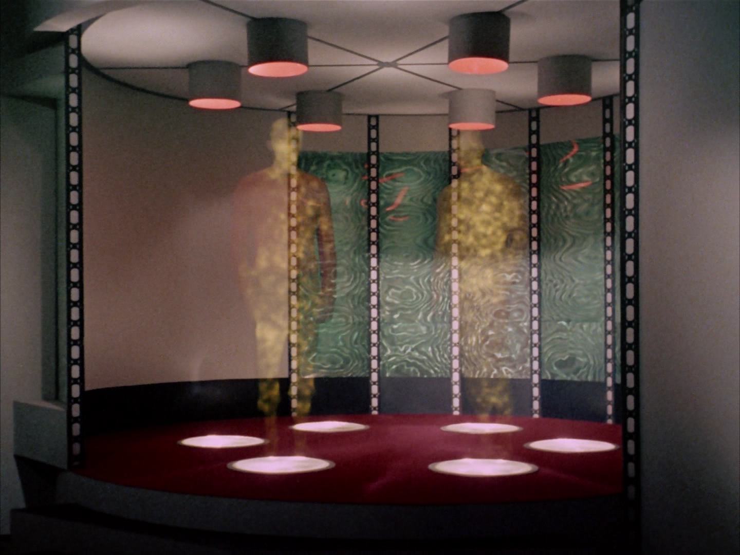 ariane179254_StarTrek_2x13_Obsession_3306.jpg