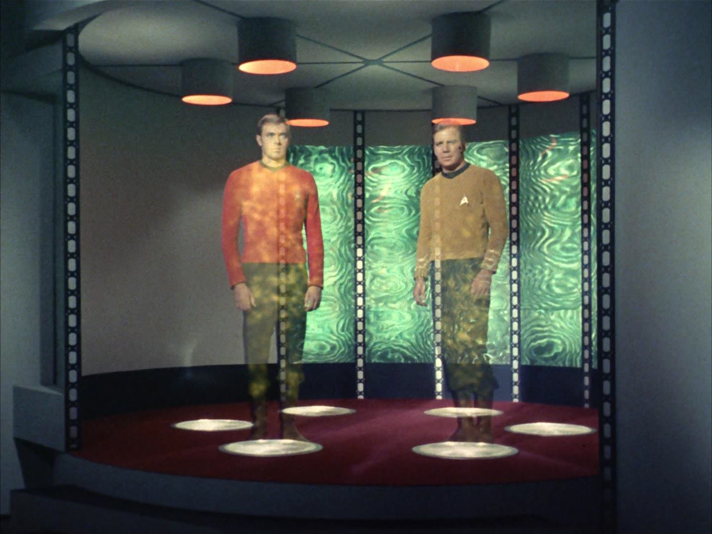 ariane179254_StarTrek_2x13_Obsession_3312.jpg