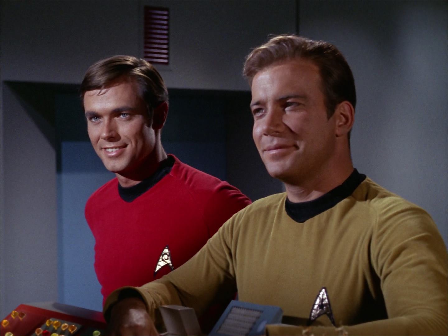 ariane179254_StarTrek_2x13_Obsession_3337.jpg