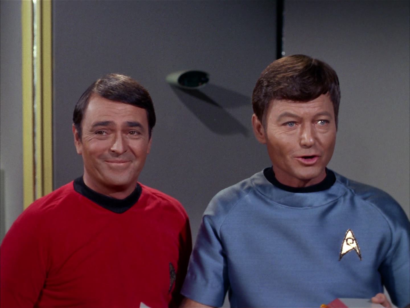 ariane179254_StarTrek_2x13_Obsession_3341.jpg