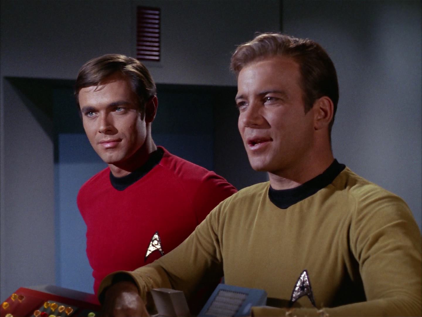 ariane179254_StarTrek_2x13_Obsession_3346.jpg