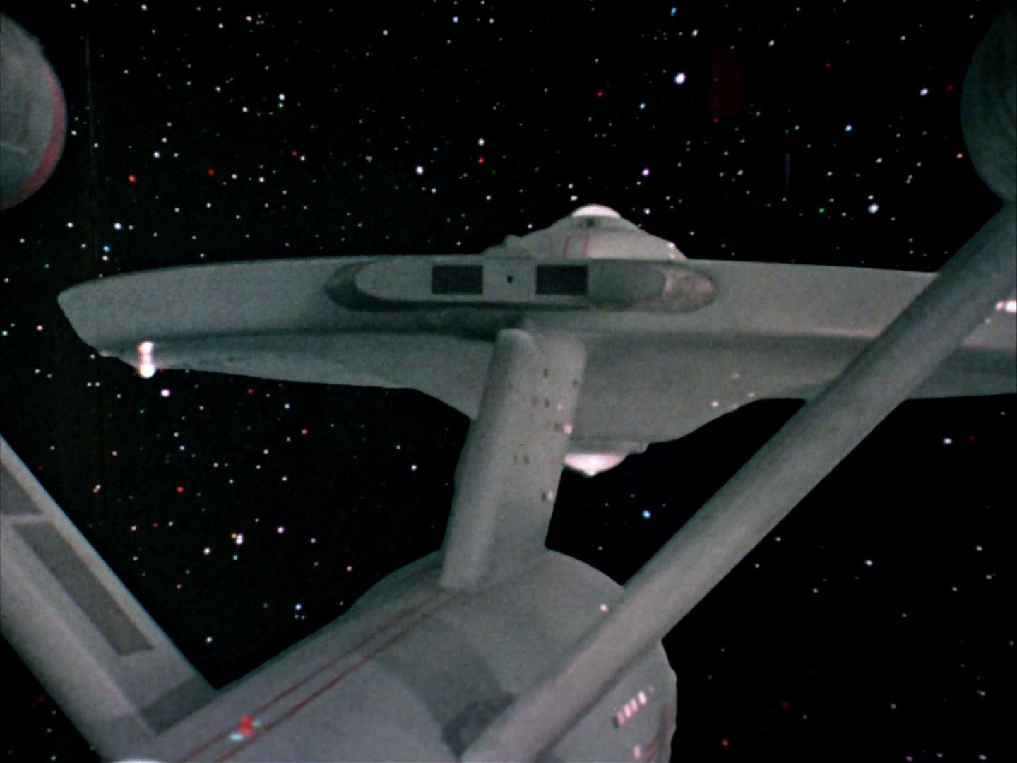 ariane179254_StarTrek_2x13_Obsession_3384.jpg