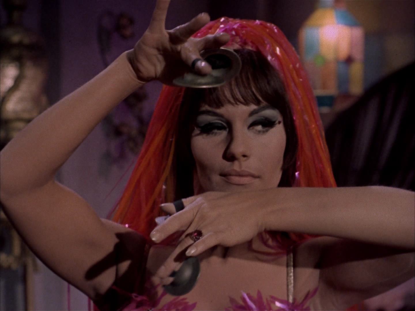 ariane179254_StarTrek_2x14_WolfInTheFold_0004.jpg