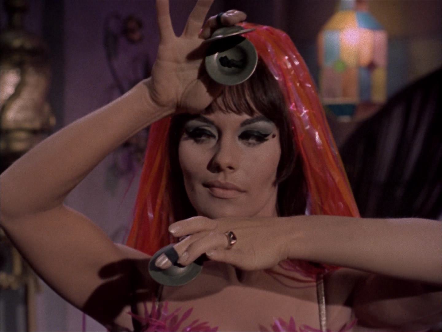 ariane179254_StarTrek_2x14_WolfInTheFold_0005.jpg
