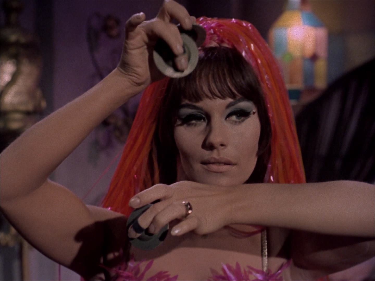 ariane179254_StarTrek_2x14_WolfInTheFold_0009.jpg