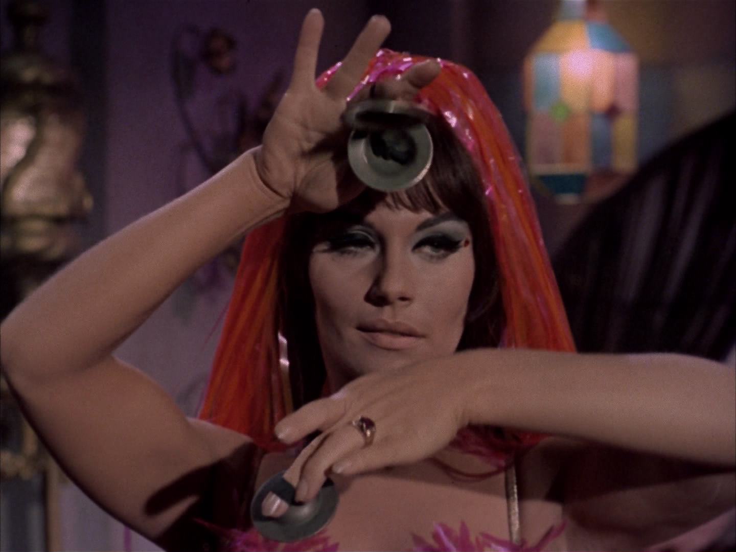 ariane179254_StarTrek_2x14_WolfInTheFold_0012.jpg