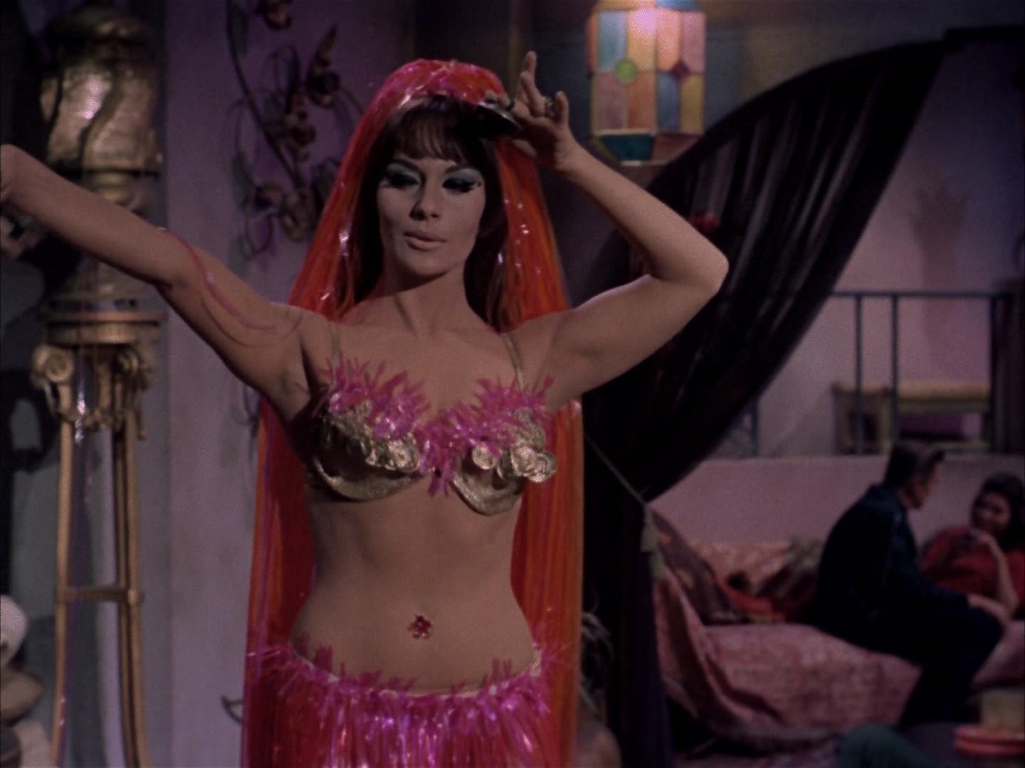 ariane179254_StarTrek_2x14_WolfInTheFold_0022.jpg