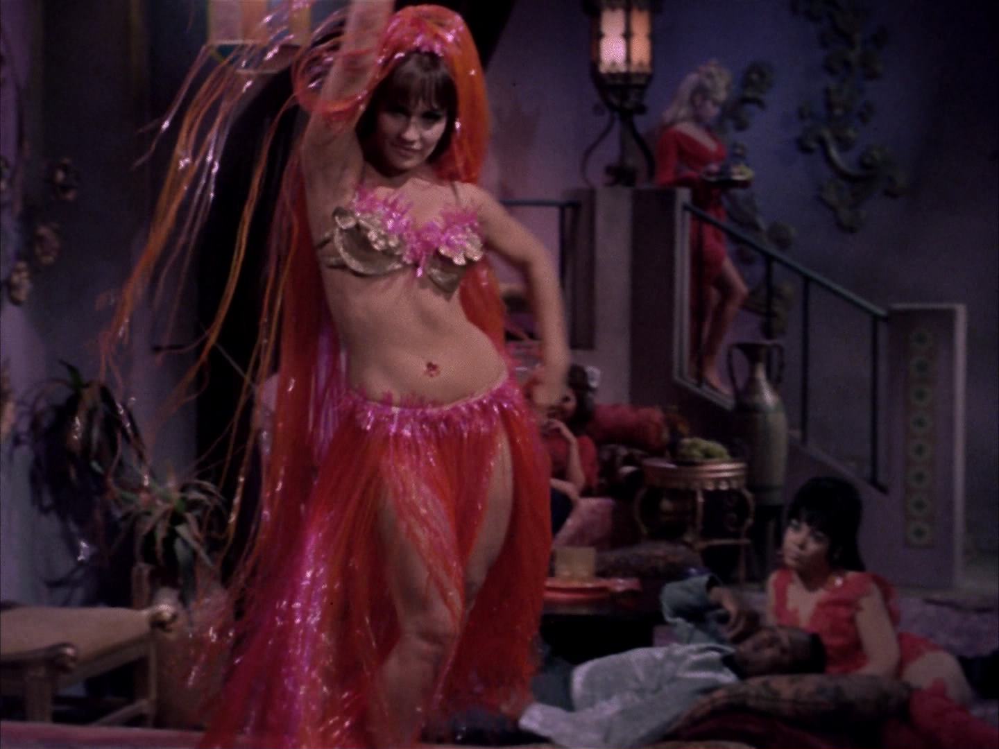 ariane179254_StarTrek_2x14_WolfInTheFold_0026.jpg