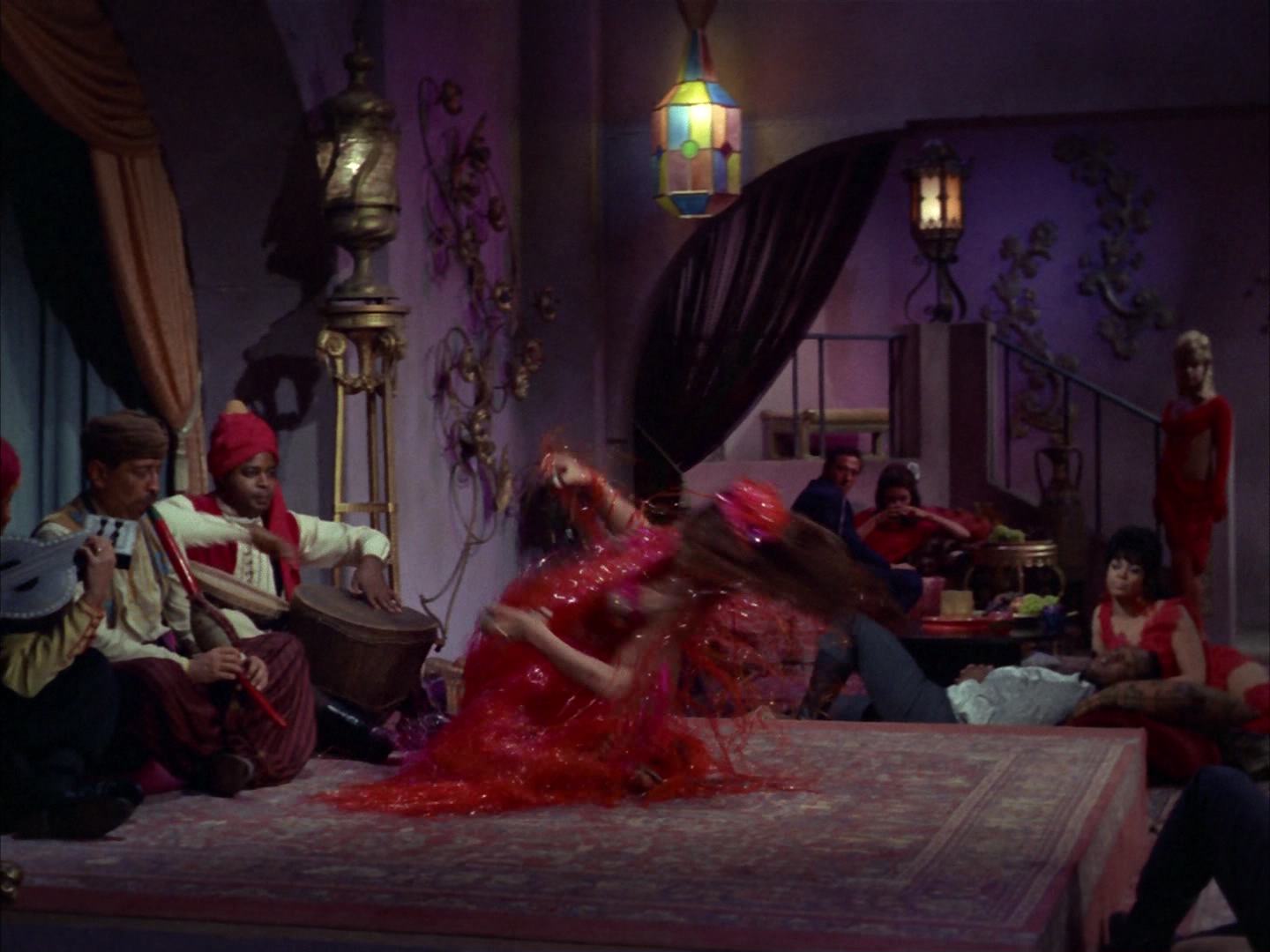 ariane179254_StarTrek_2x14_WolfInTheFold_0055.jpg