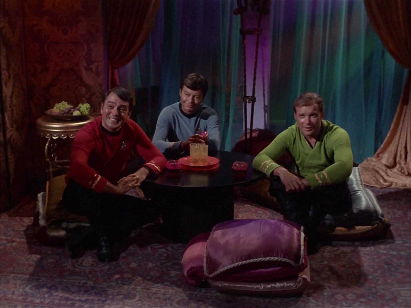 ariane179254_StarTrek_2x14_WolfInTheFold_0063.jpg