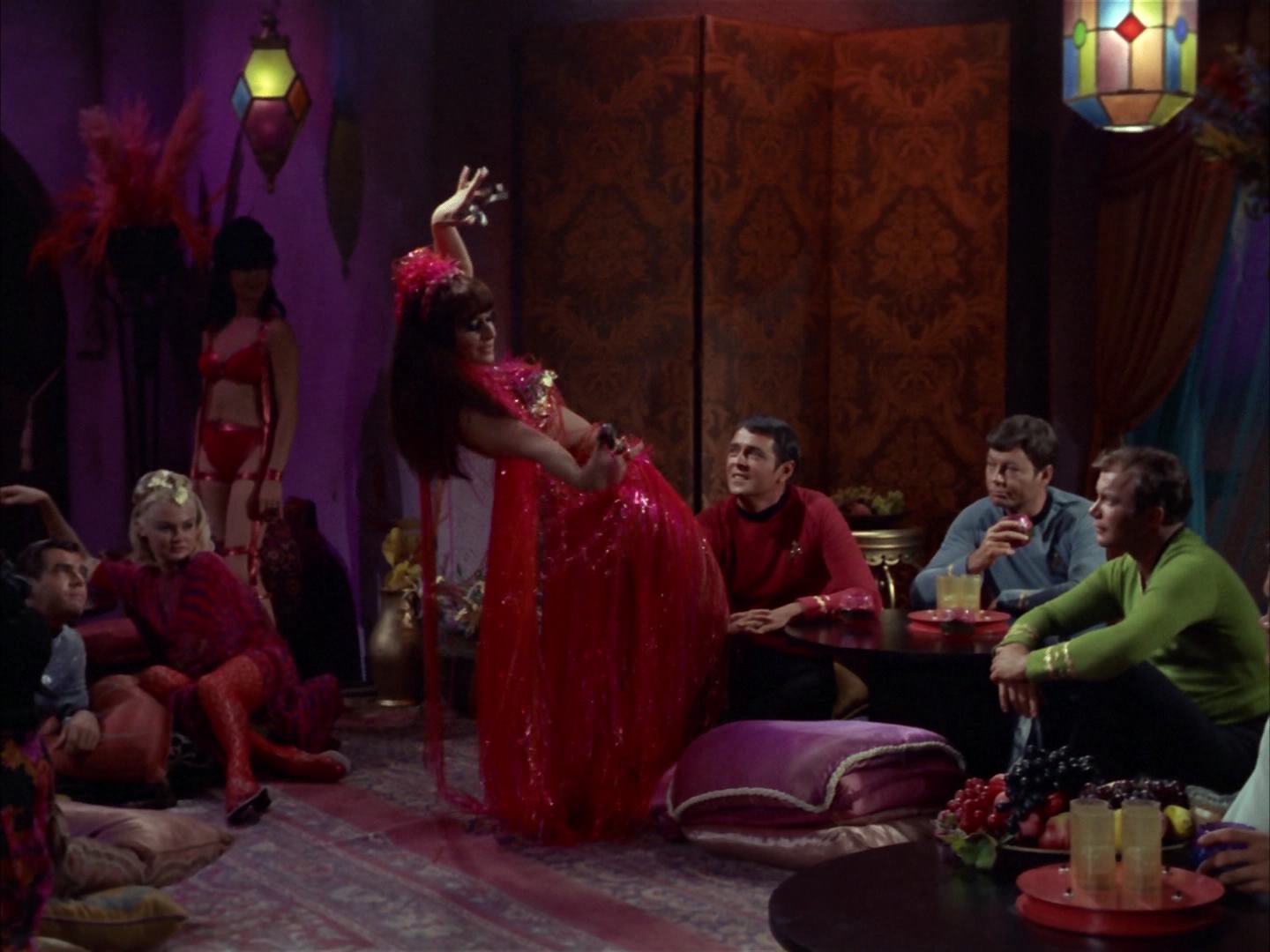 ariane179254_StarTrek_2x14_WolfInTheFold_0123.jpg
