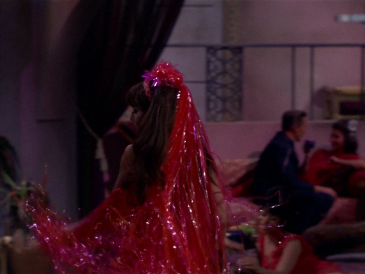ariane179254_StarTrek_2x14_WolfInTheFold_0149.jpg