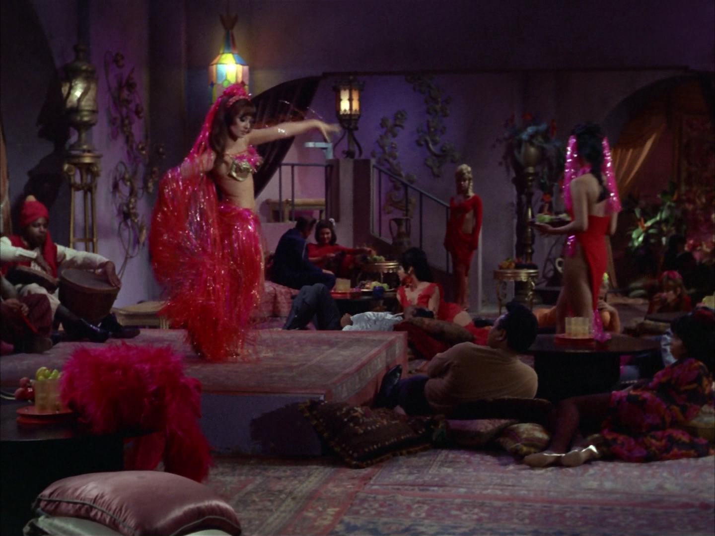 ariane179254_StarTrek_2x14_WolfInTheFold_0154.jpg
