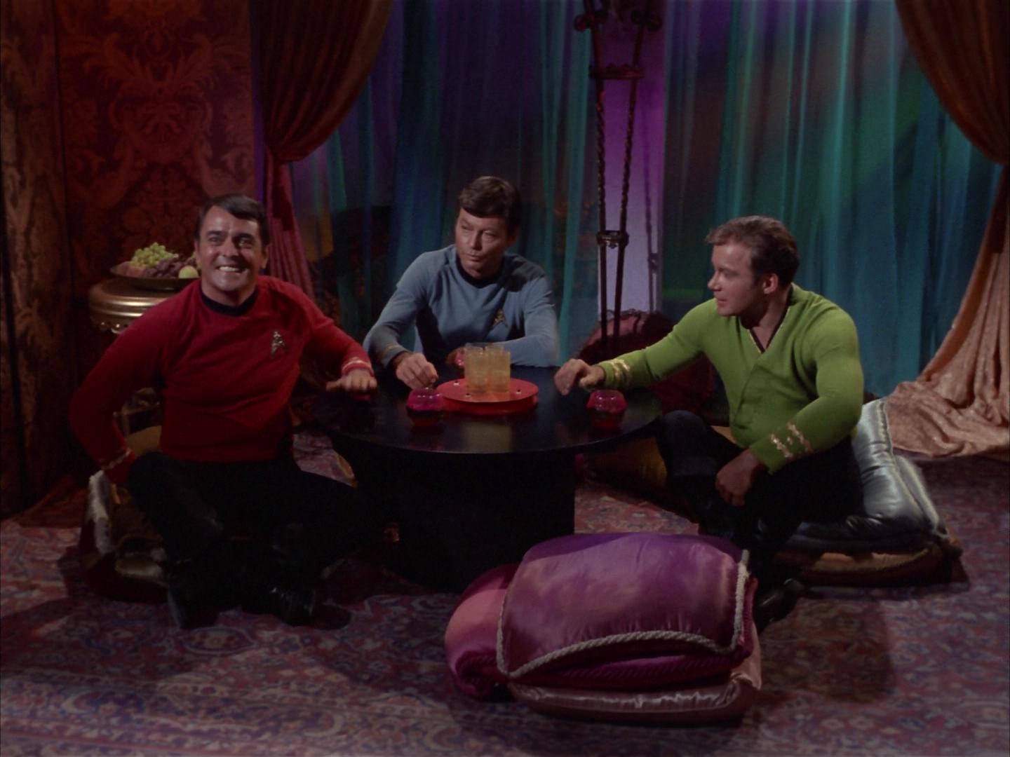 ariane179254_StarTrek_2x14_WolfInTheFold_0169.jpg