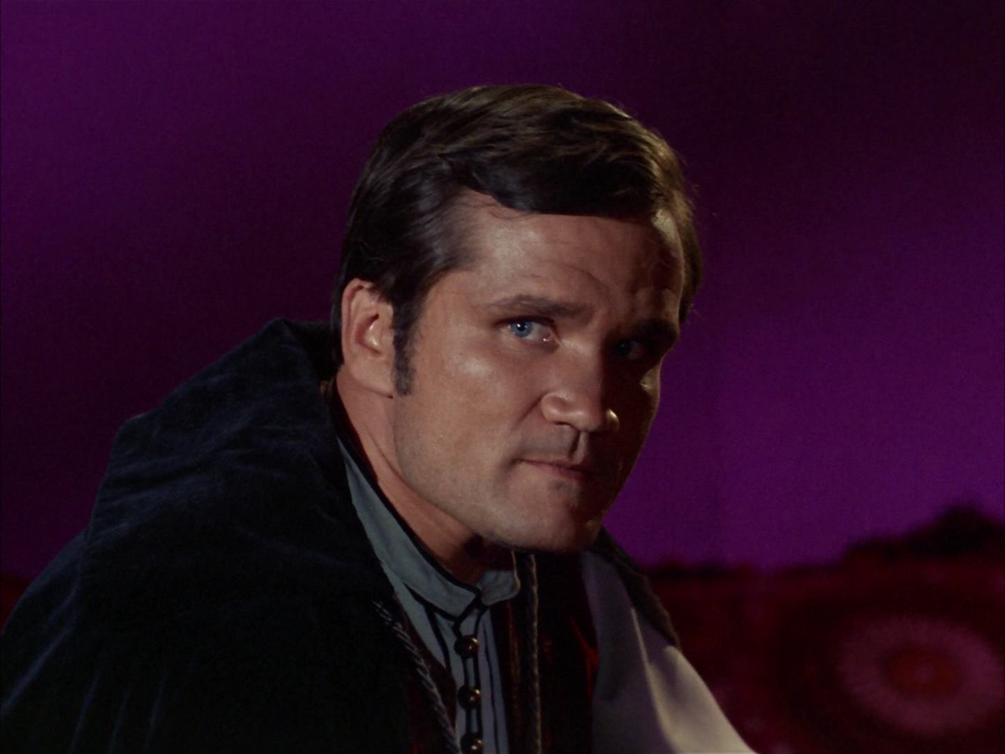ariane179254_StarTrek_2x14_WolfInTheFold_0185.jpg