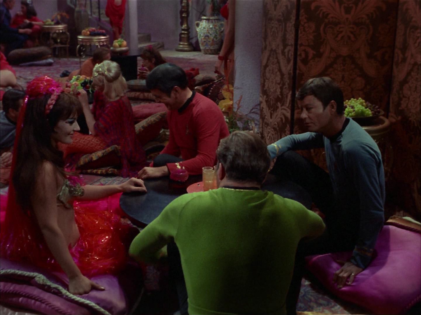 ariane179254_StarTrek_2x14_WolfInTheFold_0218.jpg