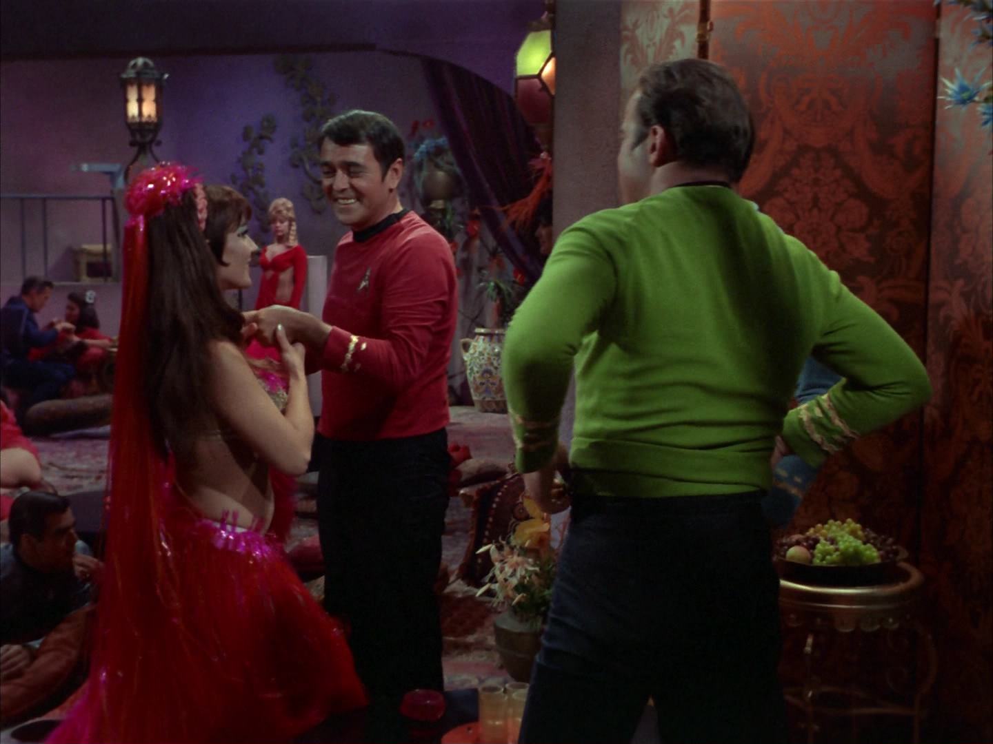 ariane179254_StarTrek_2x14_WolfInTheFold_0221.jpg