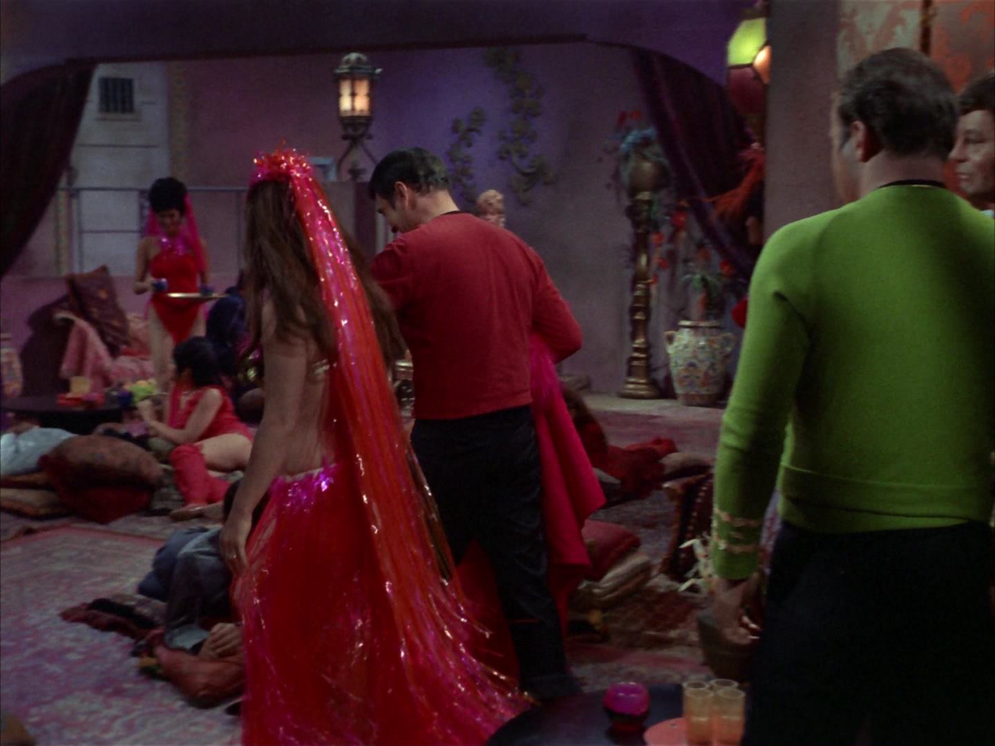 ariane179254_StarTrek_2x14_WolfInTheFold_0228.jpg