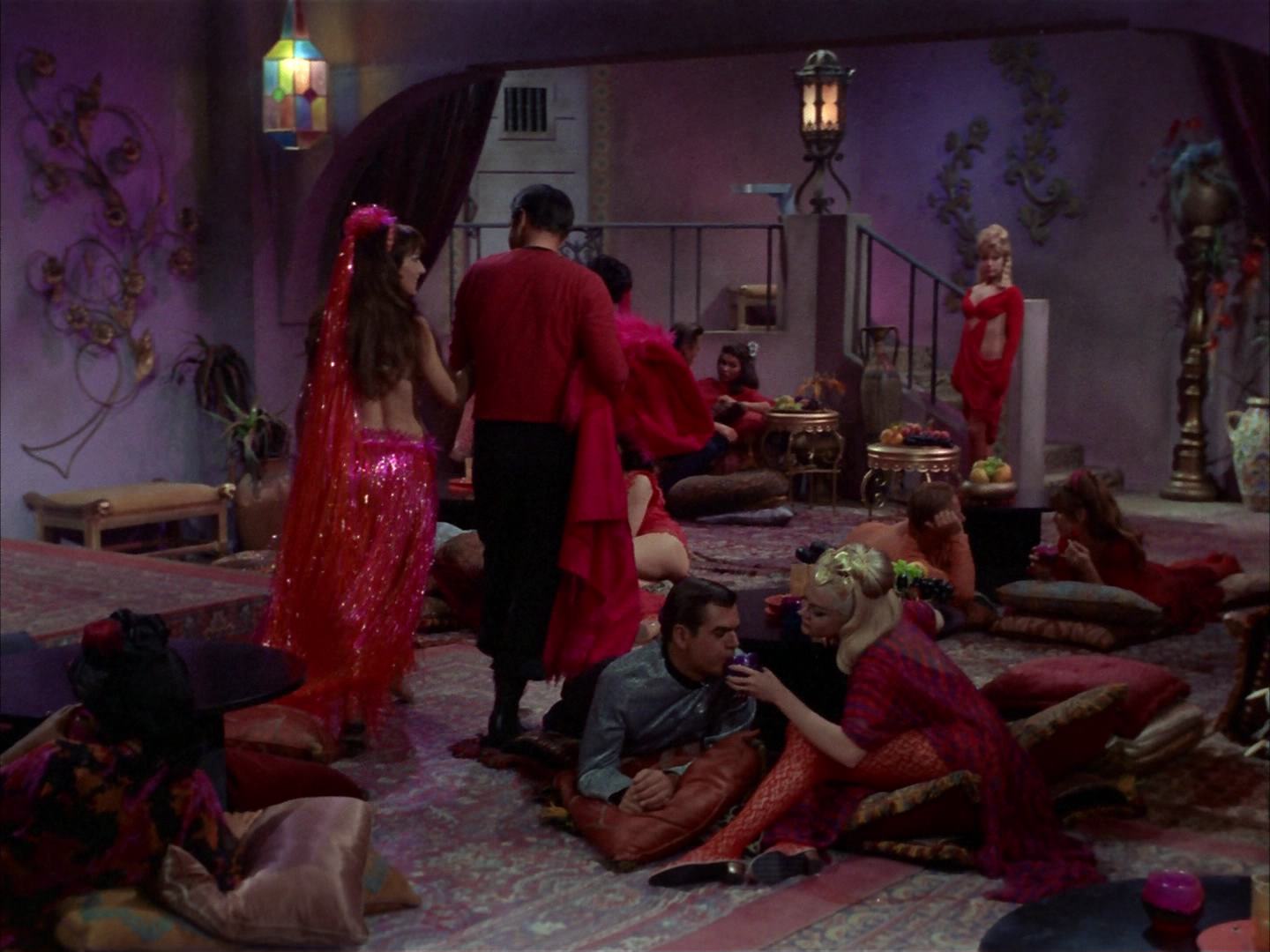 ariane179254_StarTrek_2x14_WolfInTheFold_0231.jpg
