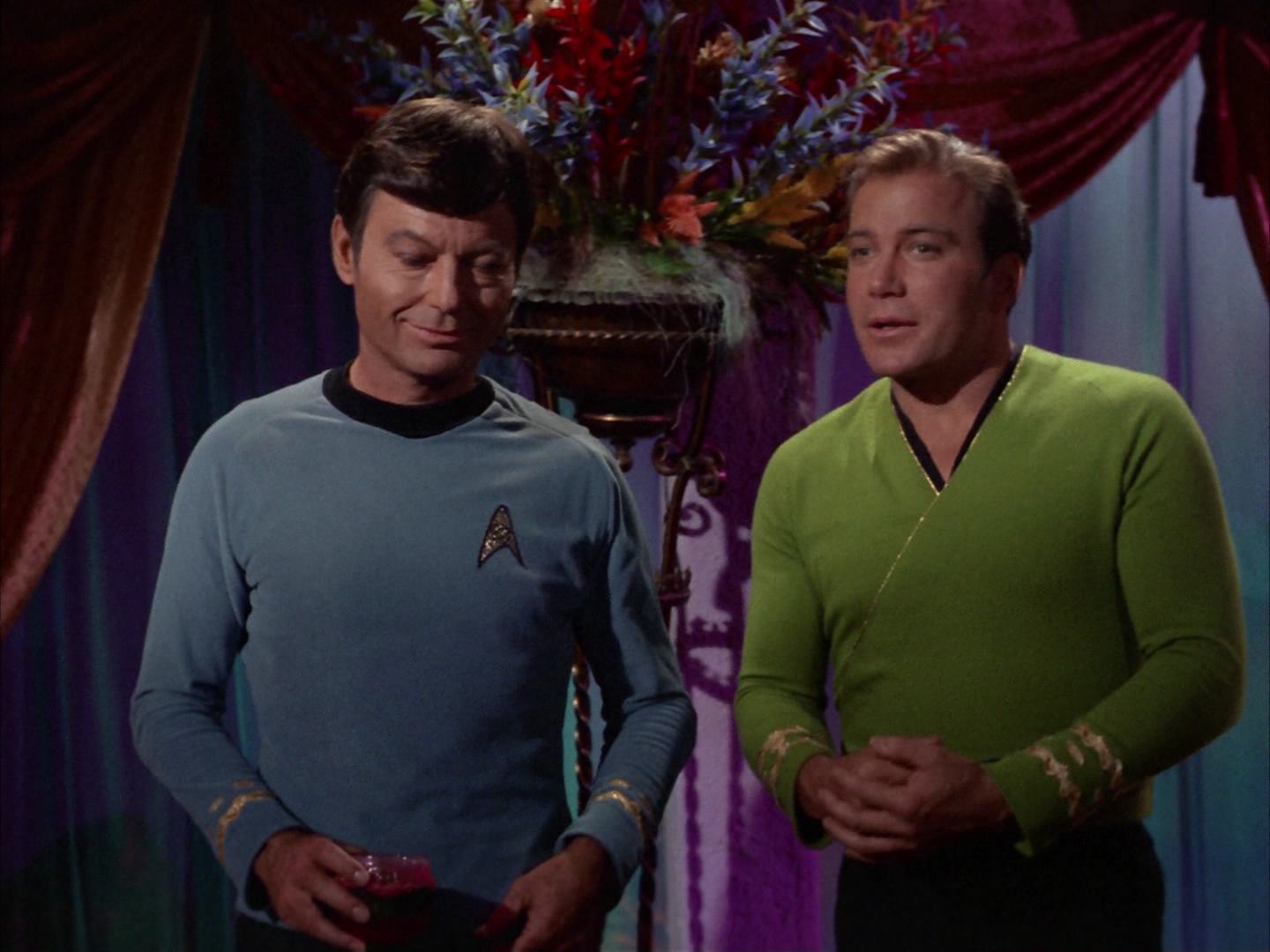 ariane179254_StarTrek_2x14_WolfInTheFold_0233.jpg