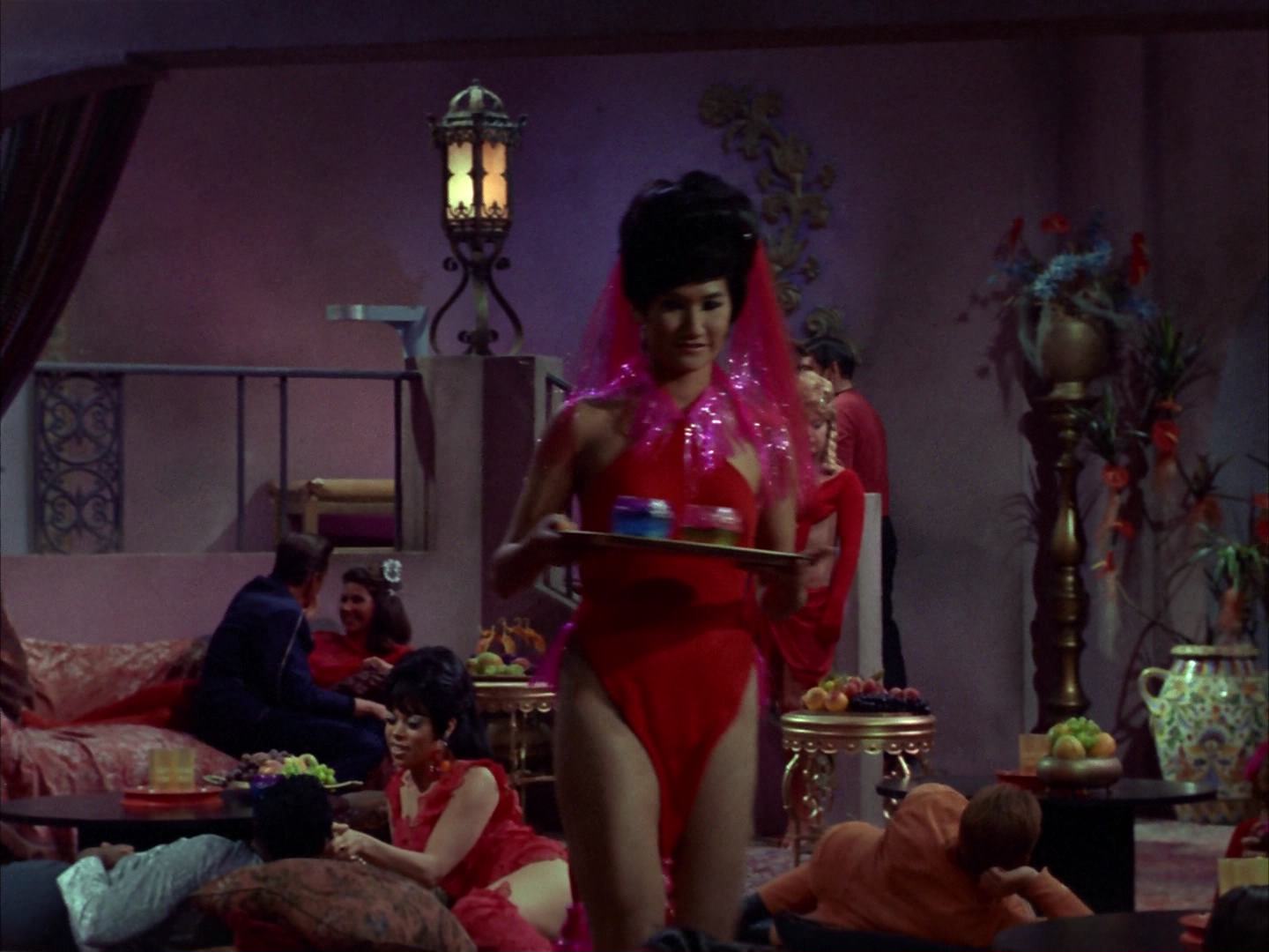 ariane179254_StarTrek_2x14_WolfInTheFold_0237.jpg