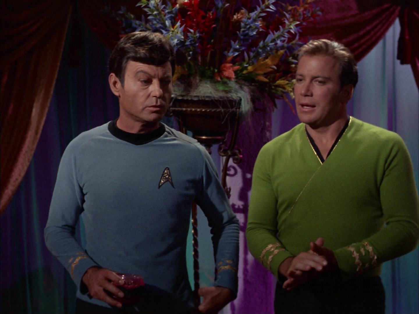 ariane179254_StarTrek_2x14_WolfInTheFold_0243.jpg