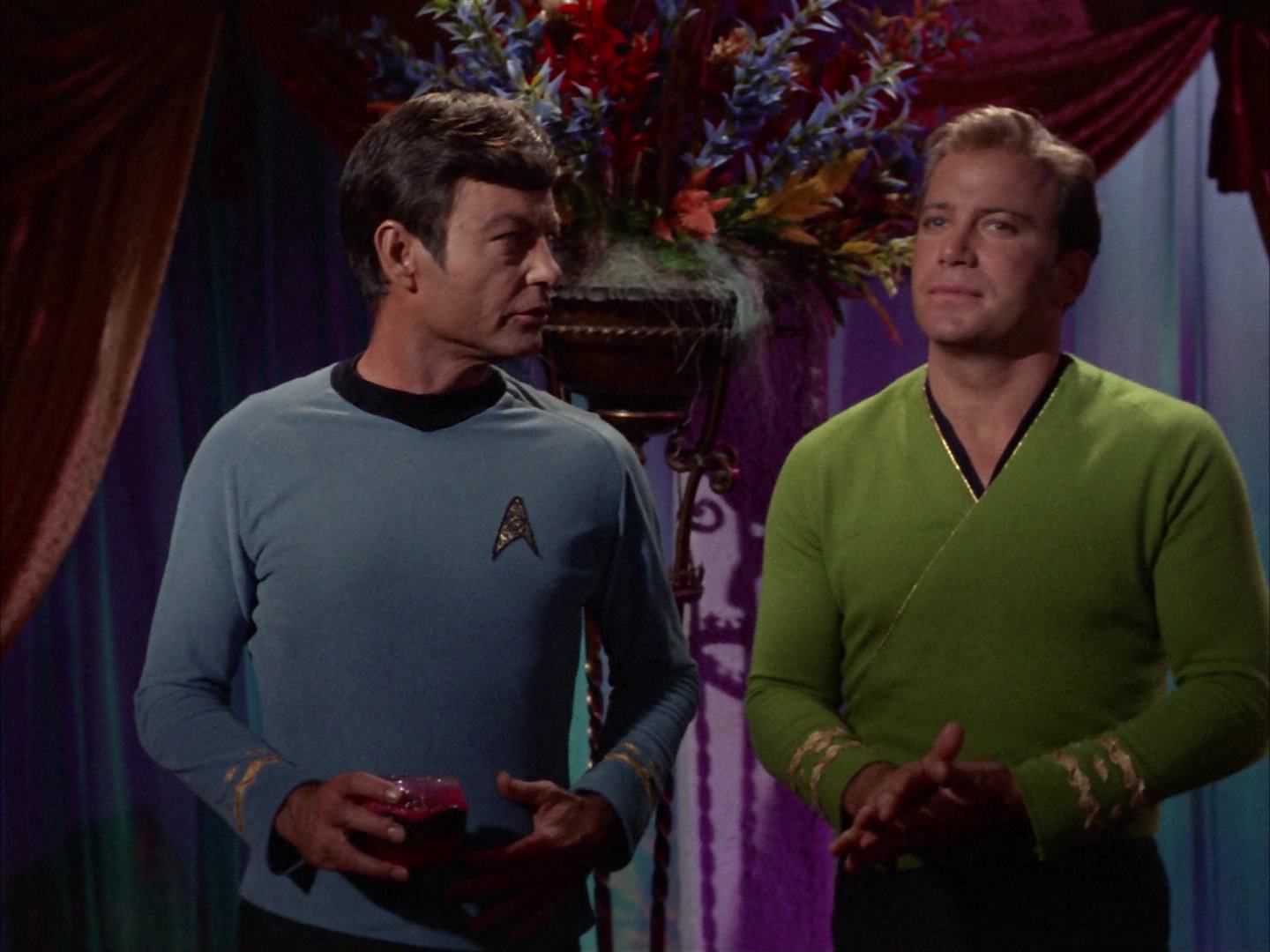 ariane179254_StarTrek_2x14_WolfInTheFold_0250.jpg