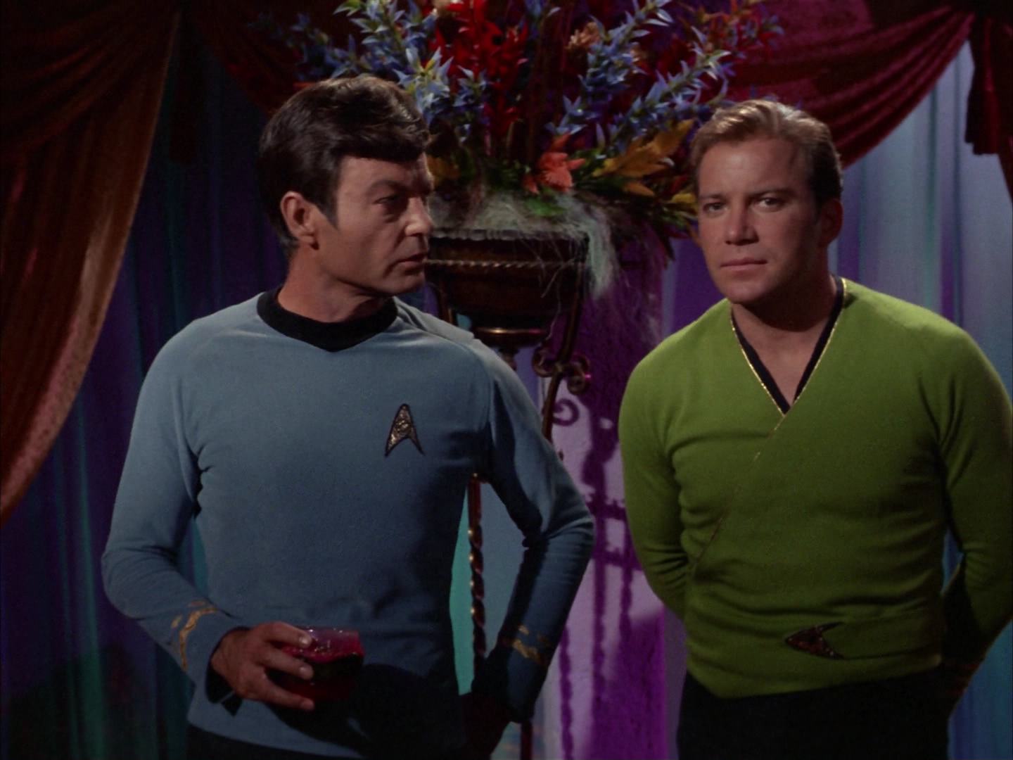 ariane179254_StarTrek_2x14_WolfInTheFold_0255.jpg