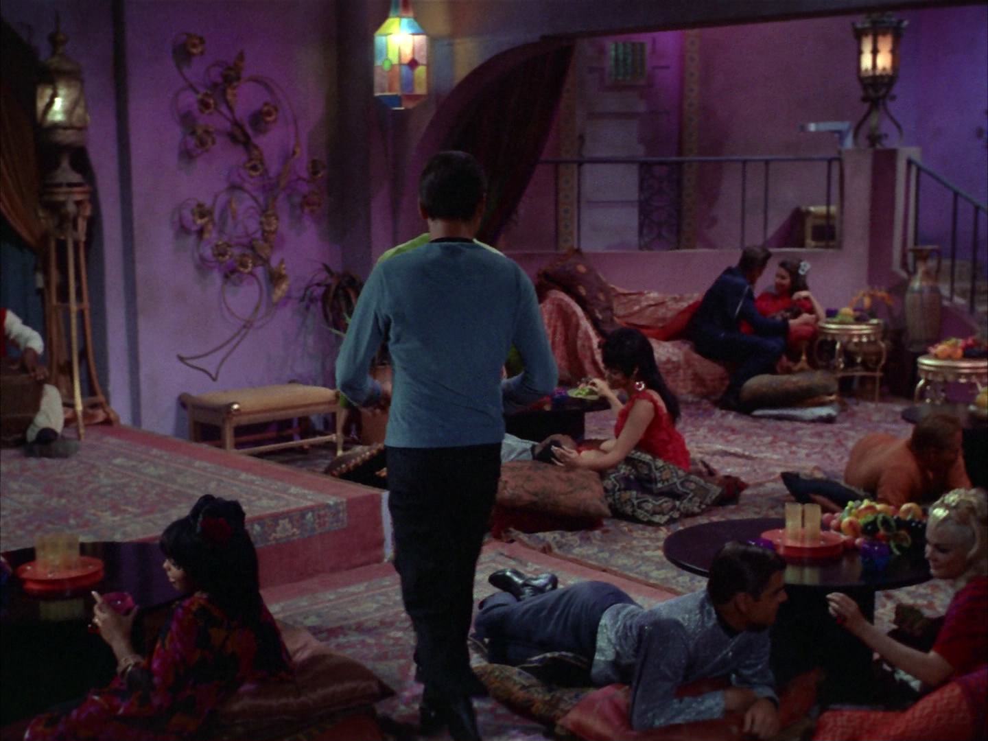 ariane179254_StarTrek_2x14_WolfInTheFold_0287.jpg
