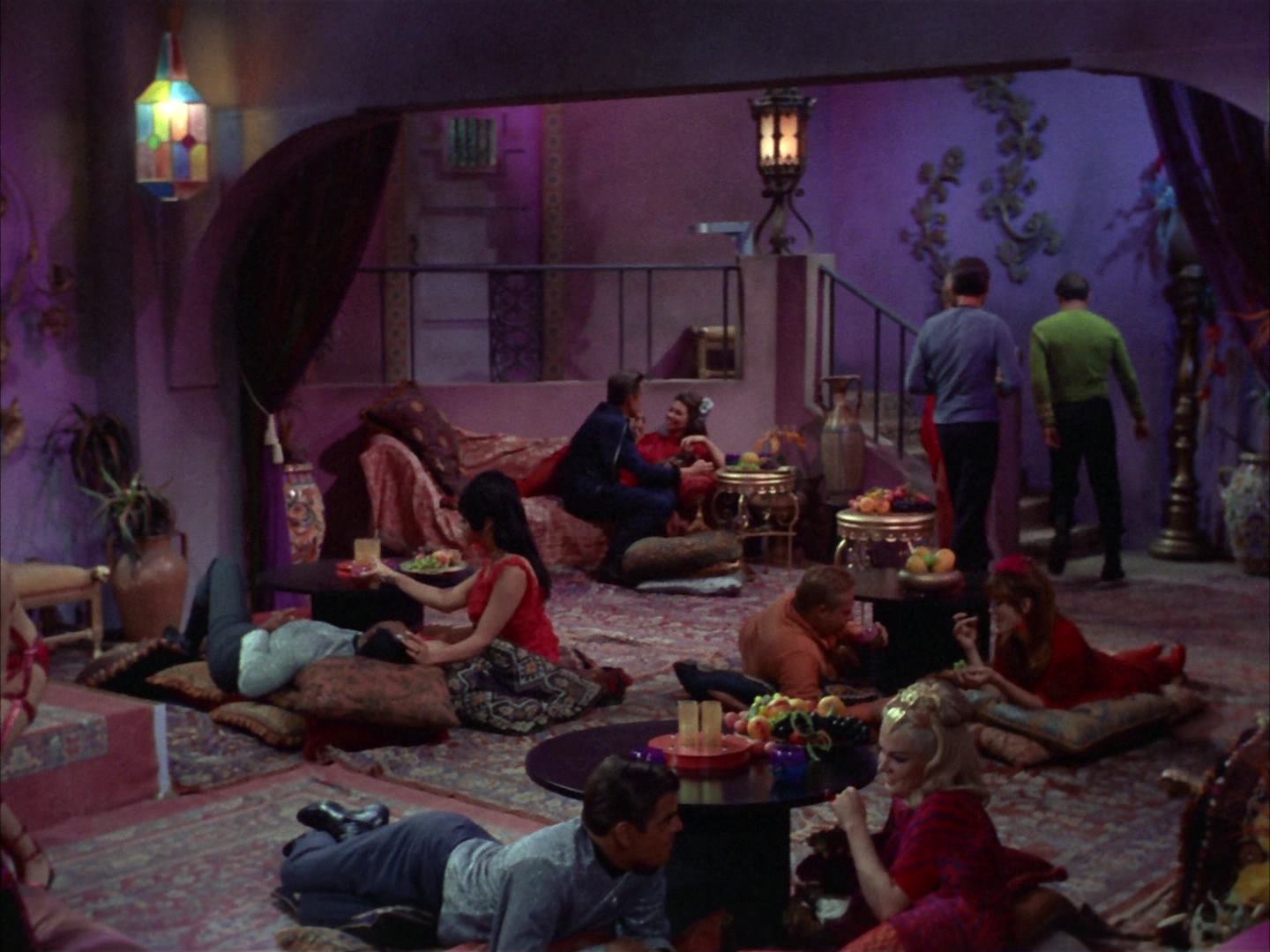 ariane179254_StarTrek_2x14_WolfInTheFold_0293.jpg