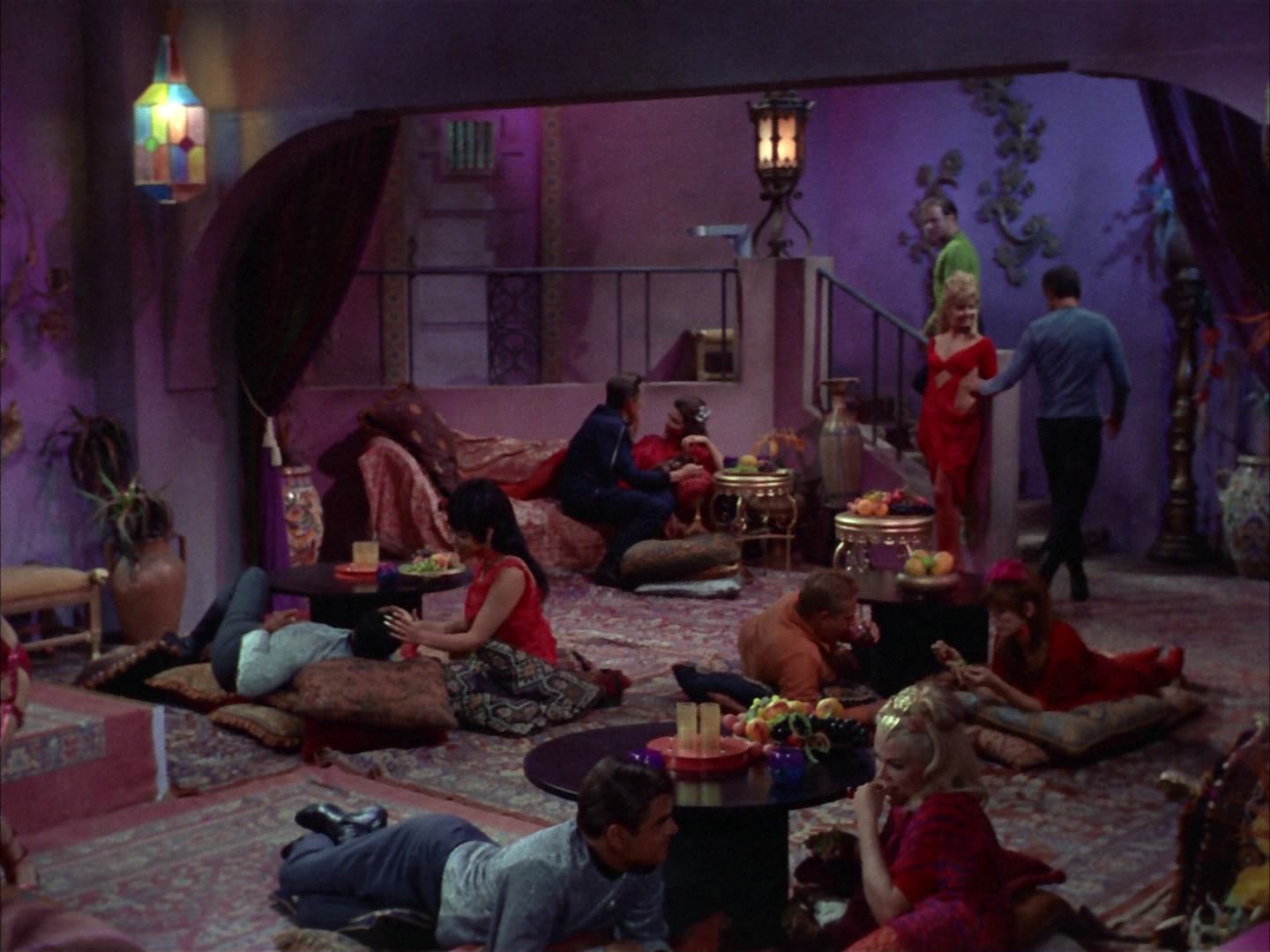 ariane179254_StarTrek_2x14_WolfInTheFold_0295.jpg